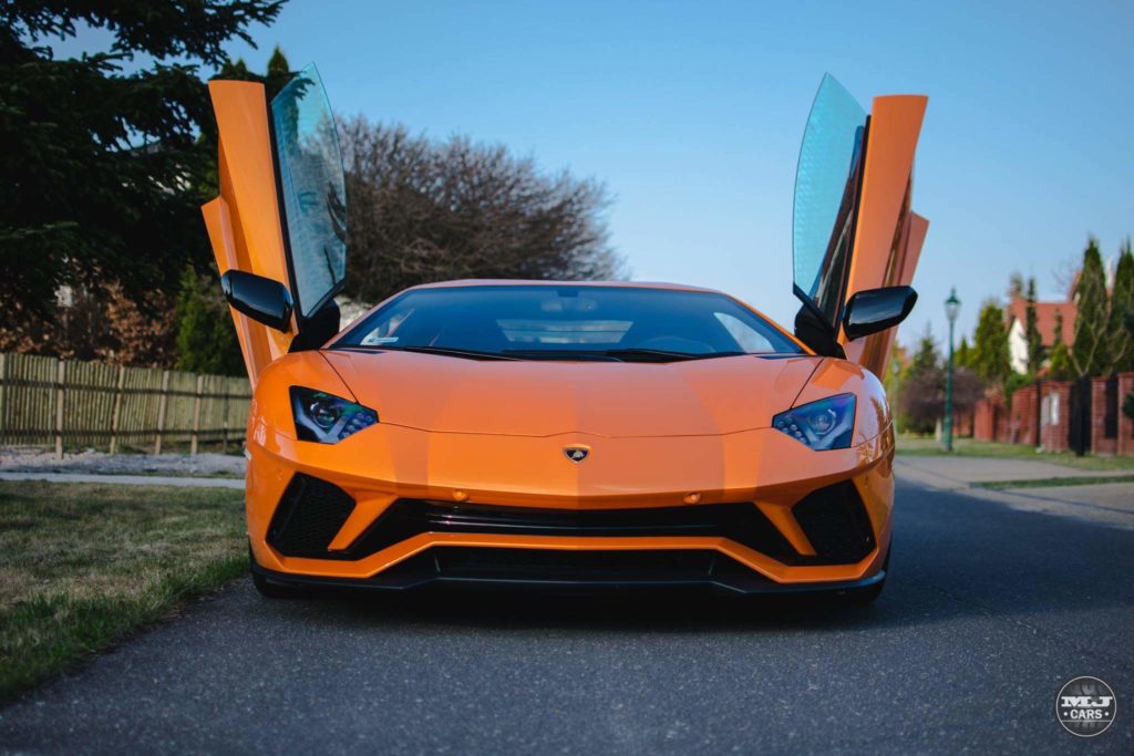 “Czterema kołami przez świat”: Lamborghini Aventador