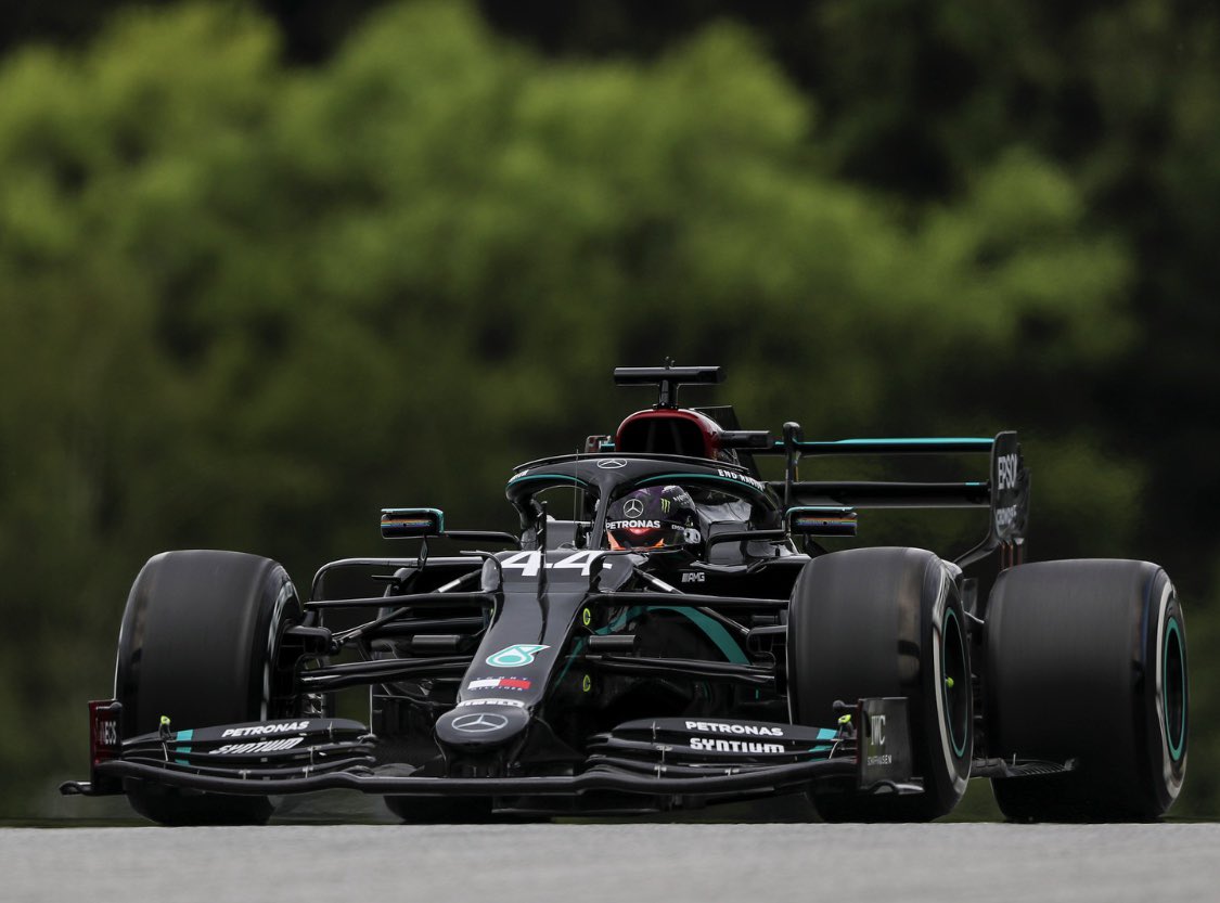 Hamilton chwali bolid, a mechanicy Mercedesa narzekają na