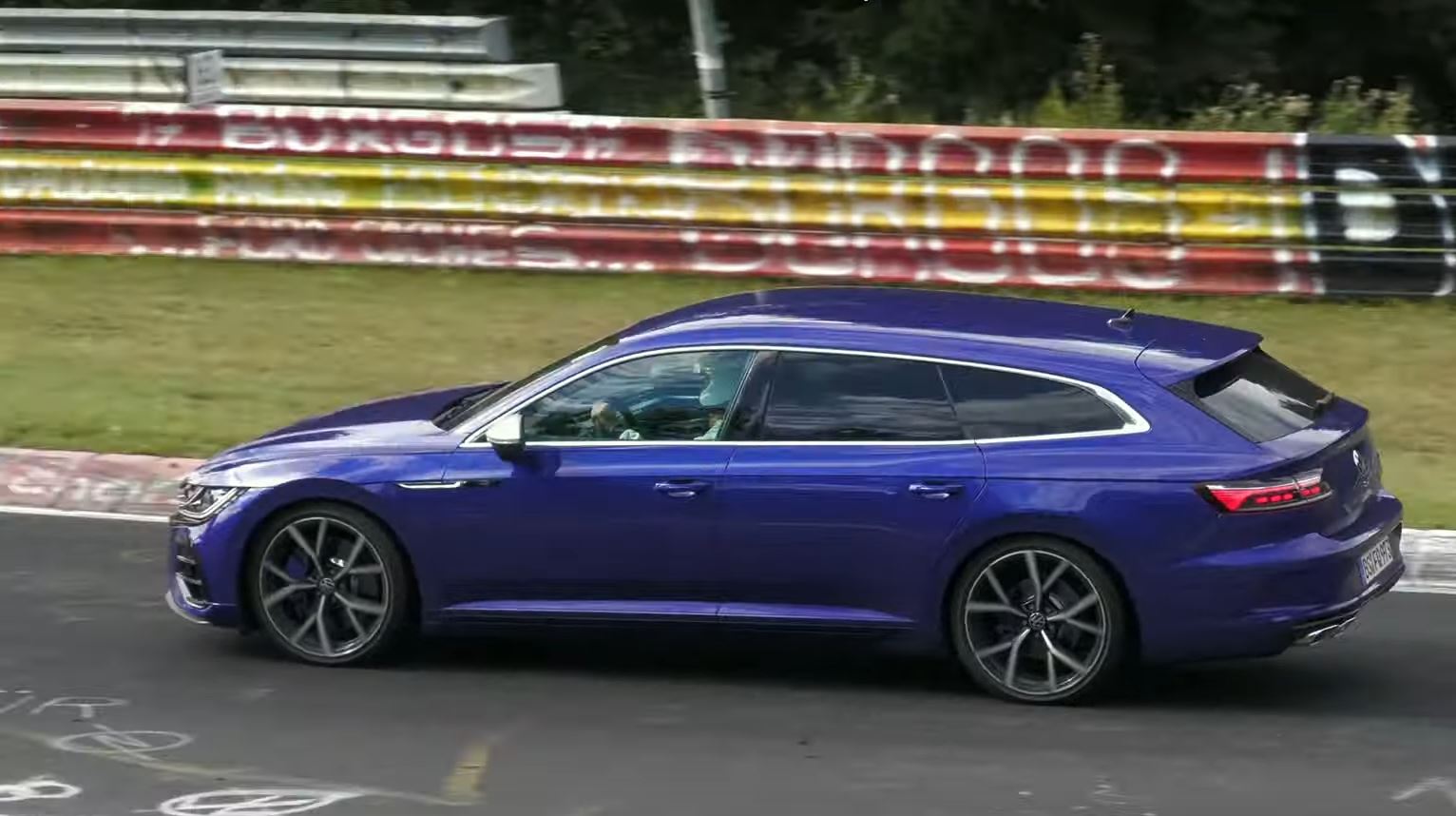 Arteon Shooting Brake w odmianie R przyłapany na torze Nurburgring