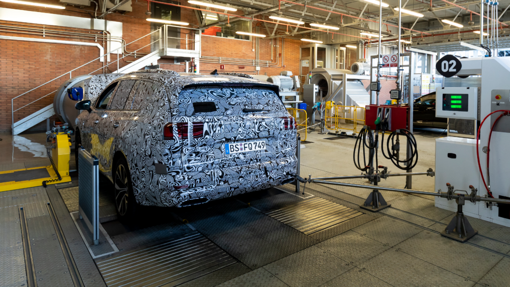 SEAT pokazał nowego SUV’a od Volkswagena na zdjęciu ze swojej fabryki