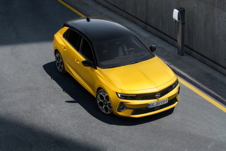 Oto nowy Opel Astra jest dobrze, dopóki nie spojrzysz