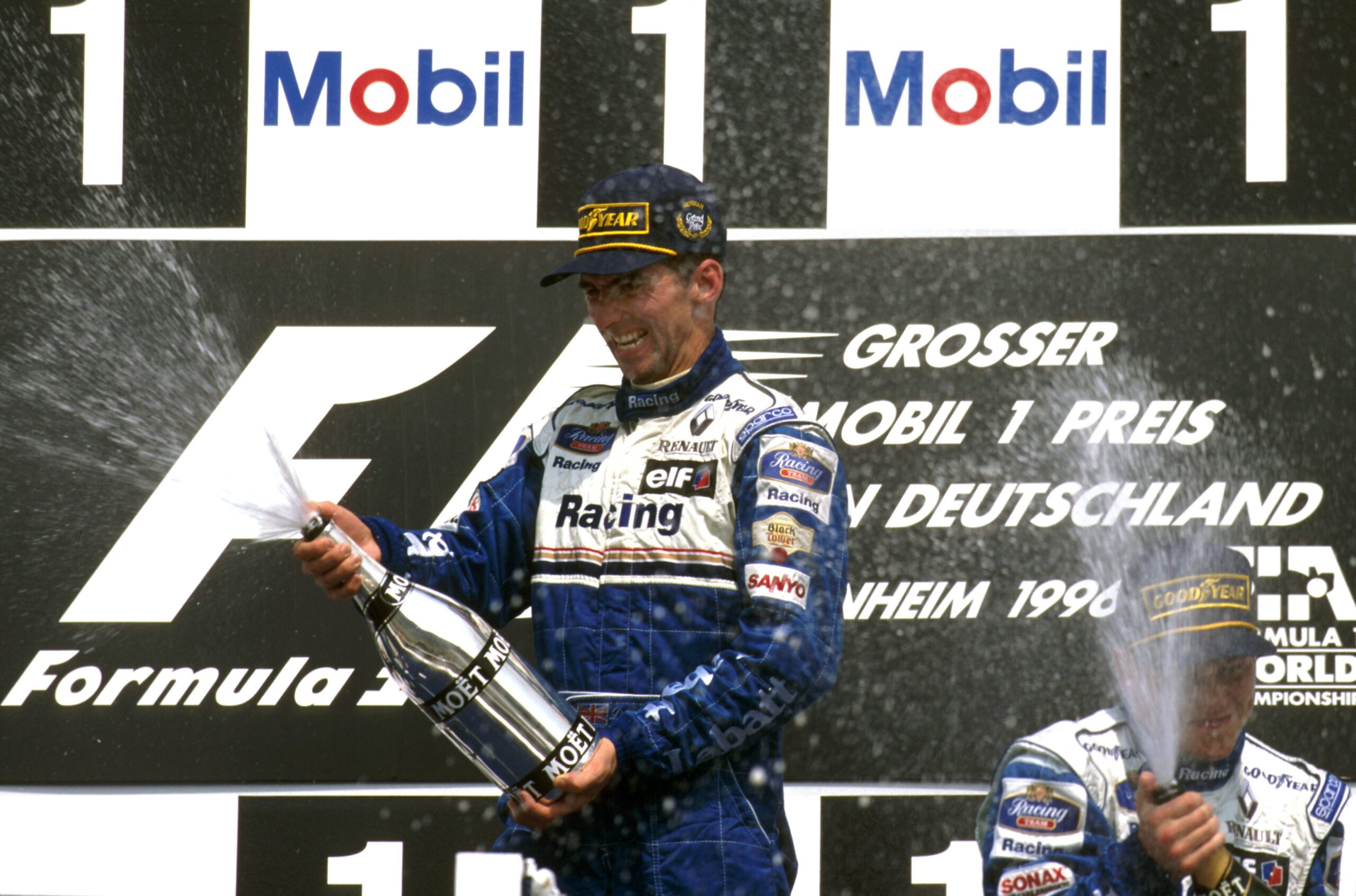 Damon Hill na podium GP Niemiec 1996, pierwszego wyścigu F1 Digital+
