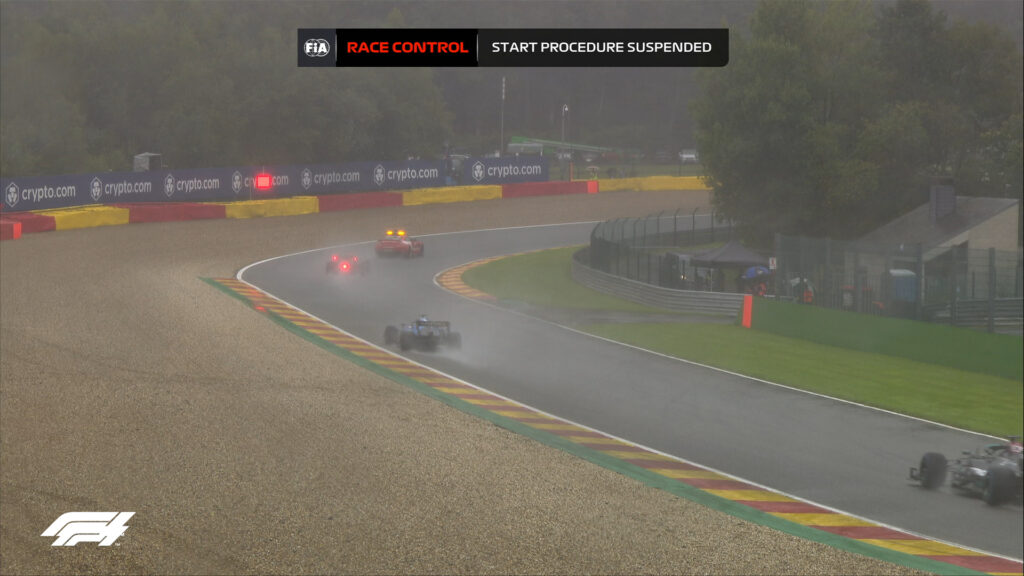 Max Verstappen na okrążeniu formującym przed Grand Prix Belgii