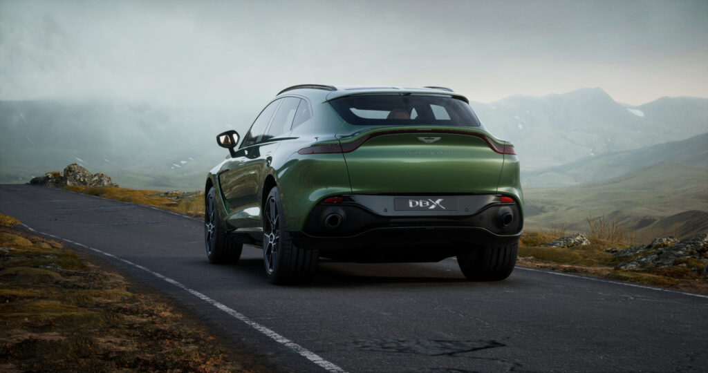 Aston Martin DBX otrzymuje nowy silnik – 3-litrowe R6 o mocy 435 koni