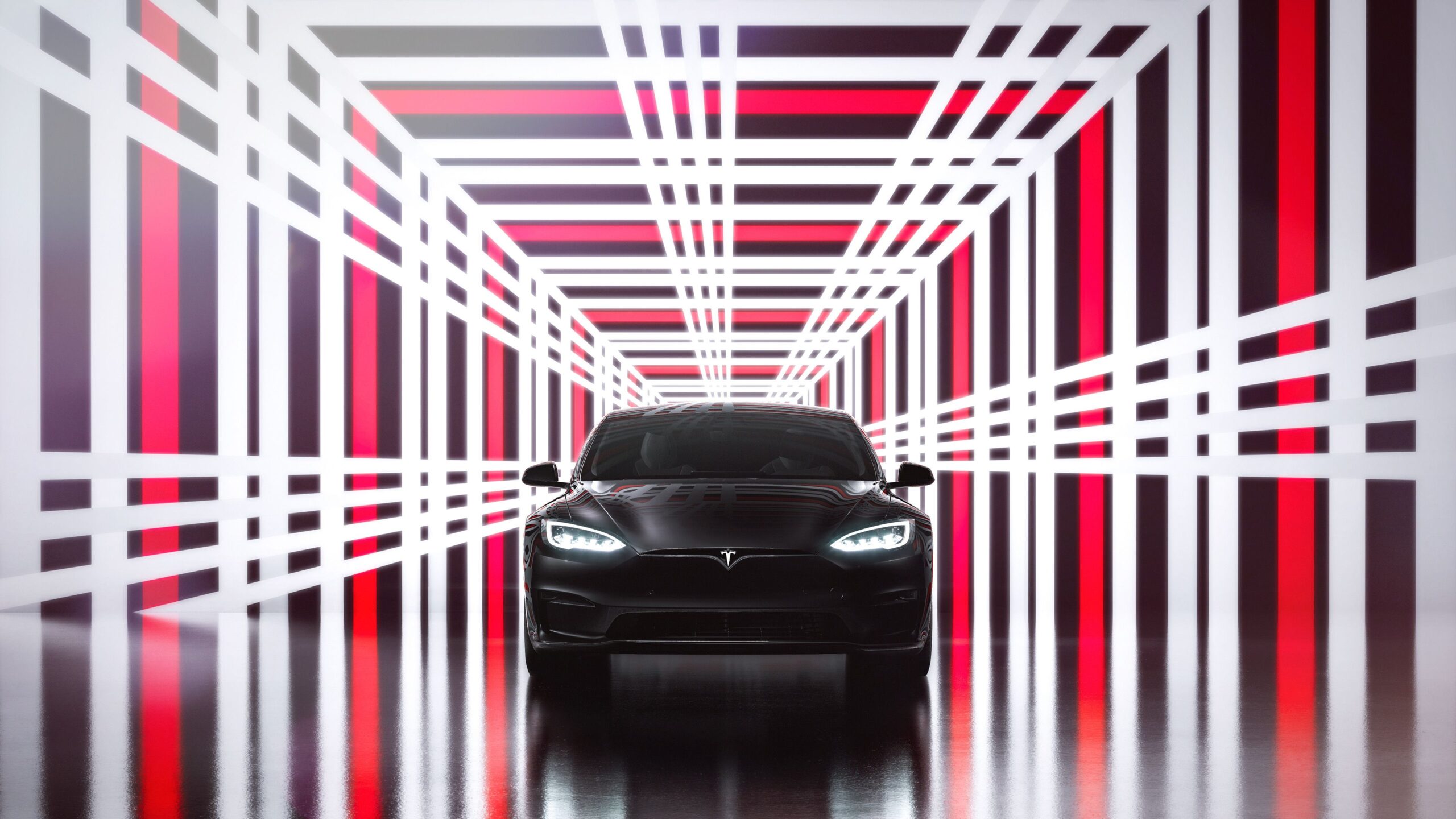 Tesla zmuszona do usunięcia opcji grania w gry podczas jazdy