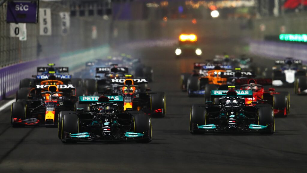 Lewis Hamilton wygrywa Grand Prix Arabii Saudyjskiej