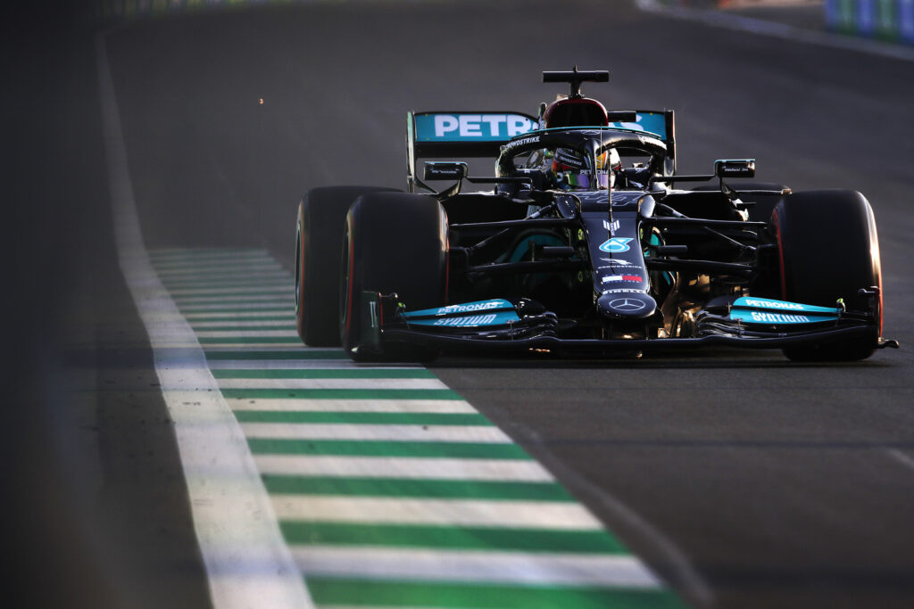 Lewis Hamilton podczas 1. treningu przed Grand Prix Arabii Saudyjskiej