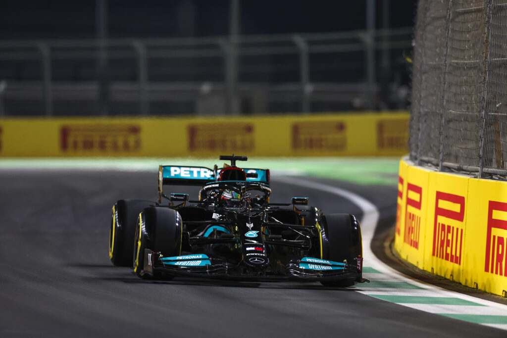 Lewis Hamilton szczęśliwie wygrywa czasówkę do GP Arabii Saudyjskiej