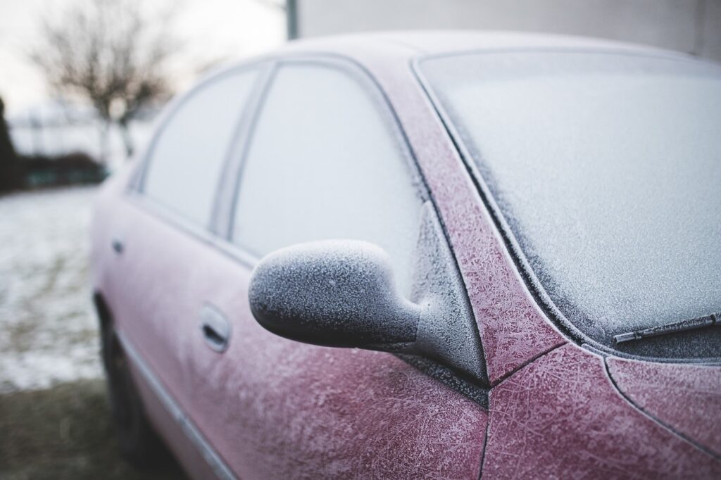 Jak dbać o wycieraczki samochodowe w okresie zimowym?