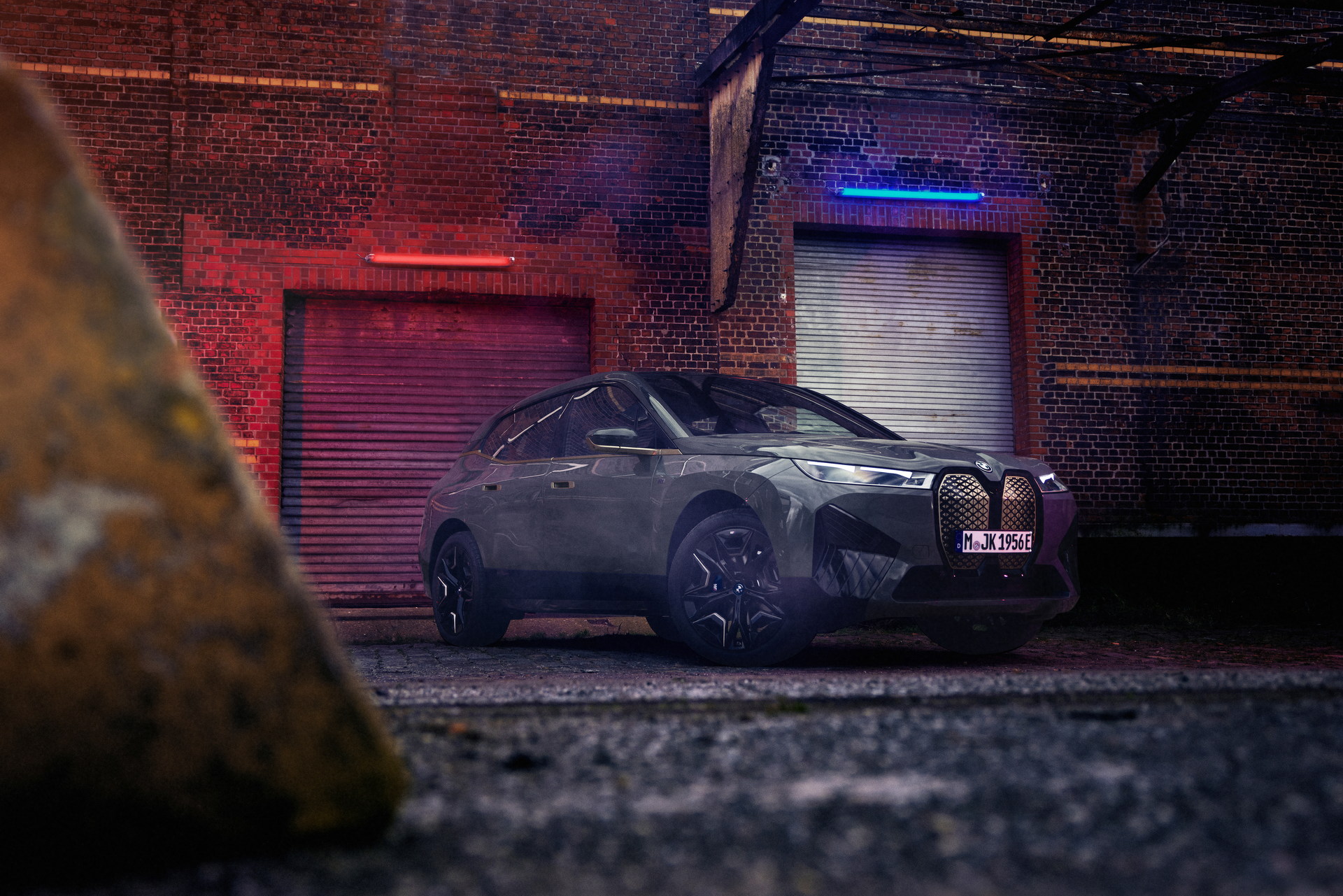 BMW iX M60 oficjalnie zaprezentowane - kolejny elektryk z logo M