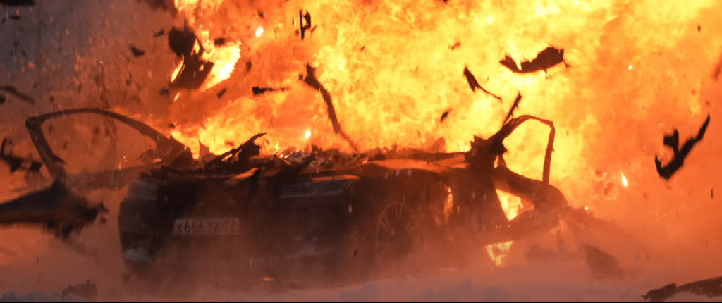 BMW M5 Competition podpalone płonącą strzałą przez rosyjskiego vlogera