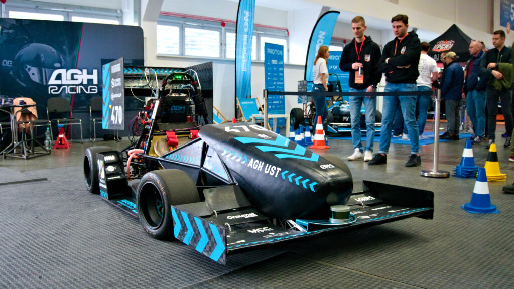 AGH Racing z bolidem autonomicznym na Poznań Motor Show 2022