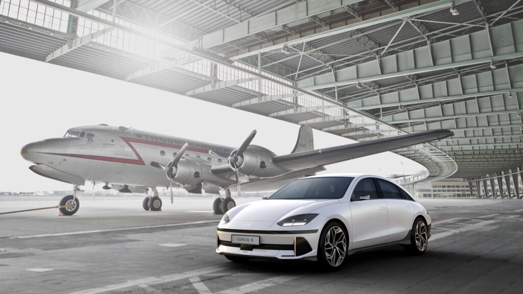 Hyundai Ioniq 6 debiutuje – Tesla Model 3 może czuć się zagrożona
