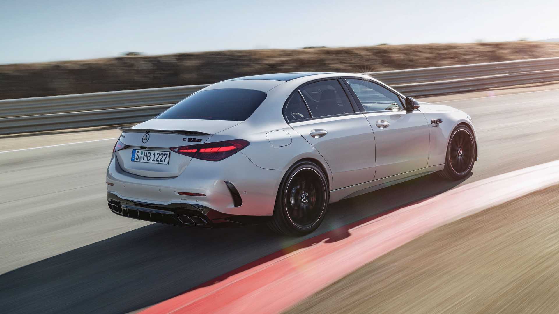 Koniec downsizingu – Mercedes wycofuje czterocylindrowe C63 AMG