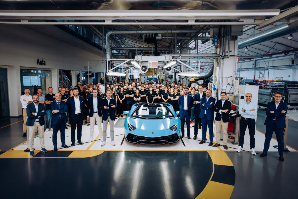 Ostatnie Lamborghini Aventador zjeżdża z linii produkcyjnej – koniec epoki