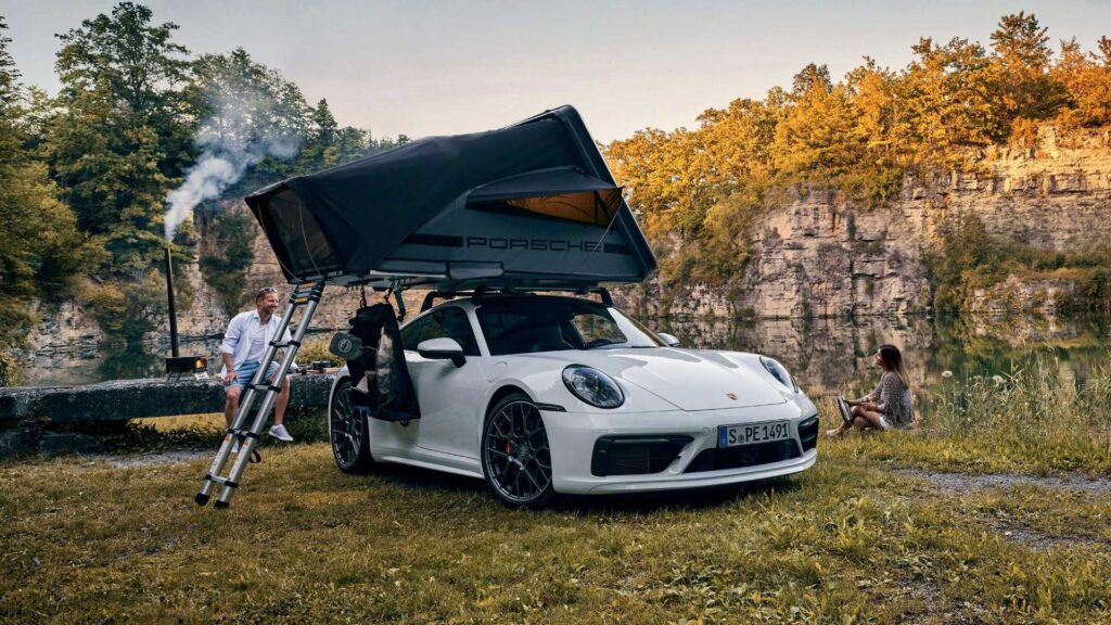 Porsche stworzyło dedykowany namiot na dach dla swoich modeli